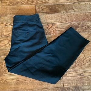 Aritzia Wilfred Sparks  women’s black pleated‎ low rise pants in size 4